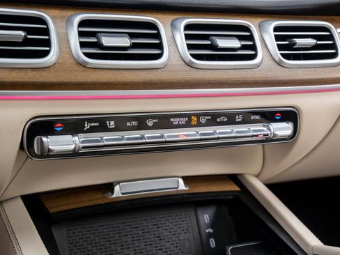 Certified 2024 Mercedes-Benz GLE 350 4MATIC w/ Winter Package image 29