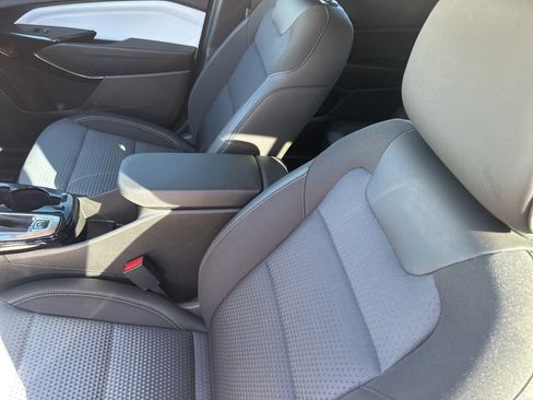 Used 2025 Chevrolet Trax LT w/ Driver Confidence Package image 2