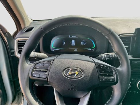 Used 2026 Hyundai Venue SEL FWD image 13