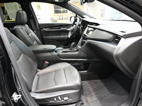 Used 2025 Cadillac XT5 Premium Luxury image 10