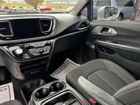 Used 2018 Chrysler Pacifica Touring Plus w/ S Appearance Package FWD image 14