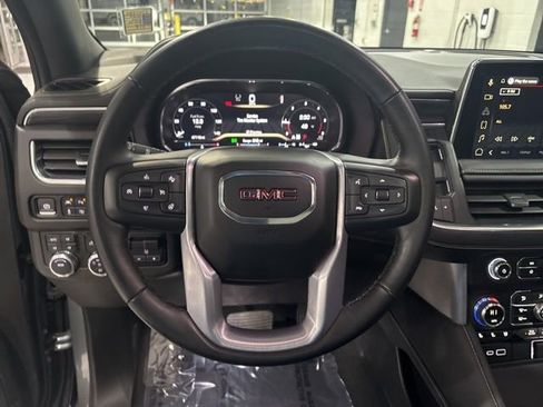 Used 2023 GMC Yukon XL SLT w/ SLT Premium Package image 18