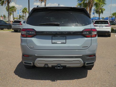 Used 2024 Honda Pilot Touring image 6