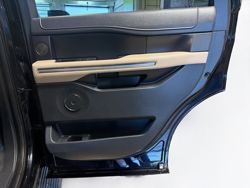 Used 2024 Ford Expedition Limited image 33