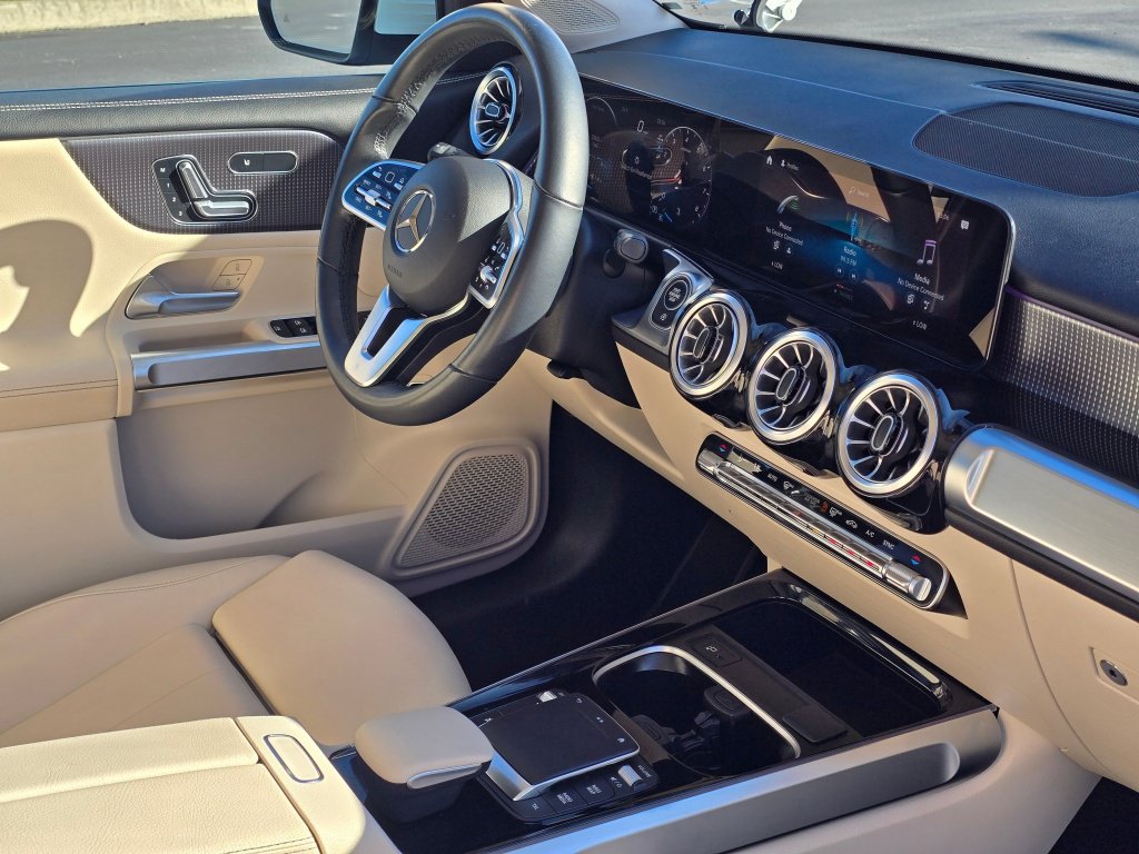 Used 2023 Mercedes-Benz GLB 250 w/ Premium Package image 28