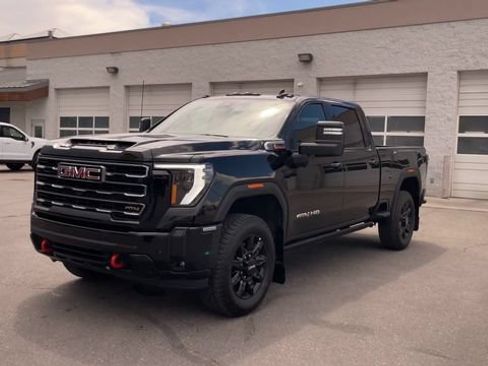 Used 2025 GMC Sierra 3500 AT4 w/ AT4 Premium Plus Package AWD/4WD image 5