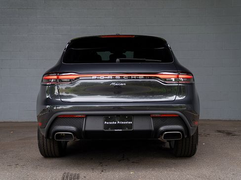 Used 2025 Porsche Macan AWD/4WD image 28