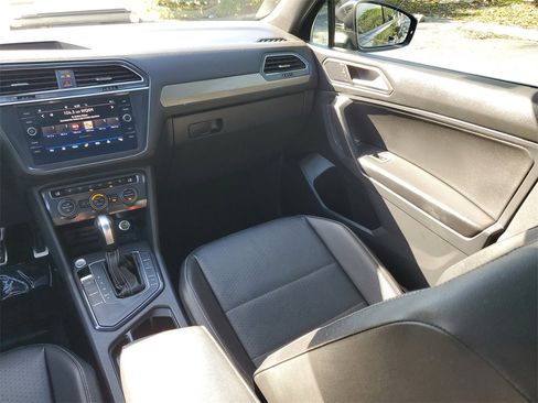 Used 2021 Volkswagen Tiguan SE R-Line image 16