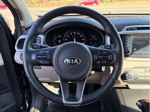 Used 2018 Kia Sorento LX Sport Utility 4D image 15