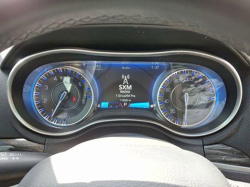 Used 2016 Chrysler 300 Limited image 21