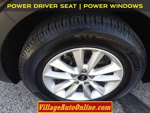 Used 2019 Kia Sorento LX image 8