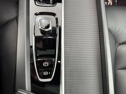 Used 2024 Volvo XC60 B5 Core image 20