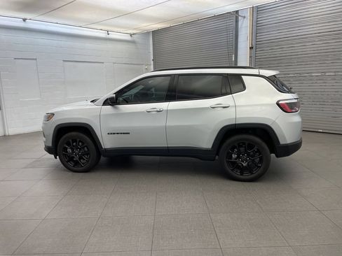 New 2025 Jeep Compass Latitude w/ Sun & Sound Group AWD/4WD image 5