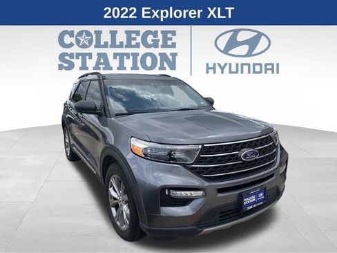 Used 2022 Ford Explorer XLT w/ Equipment Group 202A RWD image 1