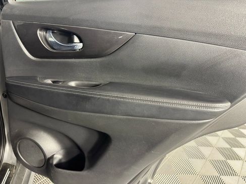 Used 2020 Nissan Rogue SV image 43