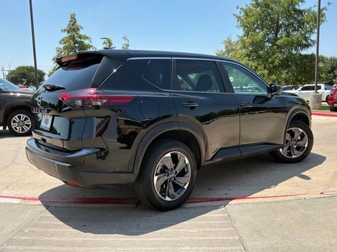 Used 2025 Nissan Rogue SV FWD image 6
