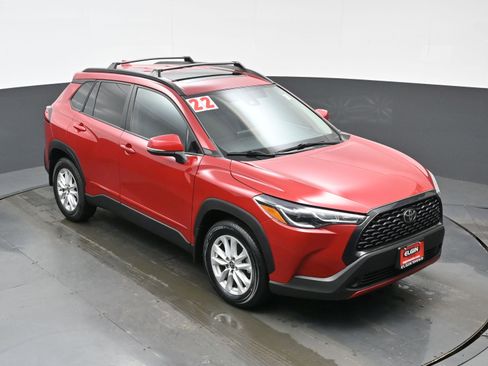 Used 2022 Toyota Corolla Cross LE image 34