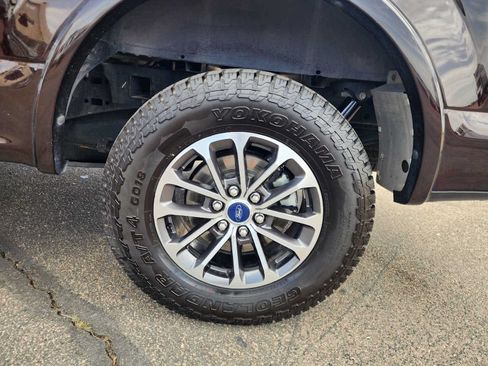 Used 2019 Ford F150 Lariat w/ Equipment Group 502A Luxury AWD/4WD image 11