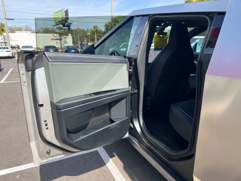 Used 2024 Tesla Cybertruck AWD Crew Cab image 39