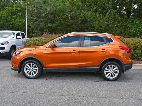 Used 2017 Nissan Rogue Sport SV w/ SV Premium Package FWD image 2