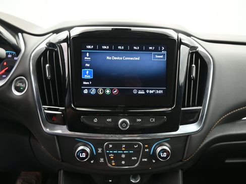 Used 2020 Chevrolet Traverse LT image 16