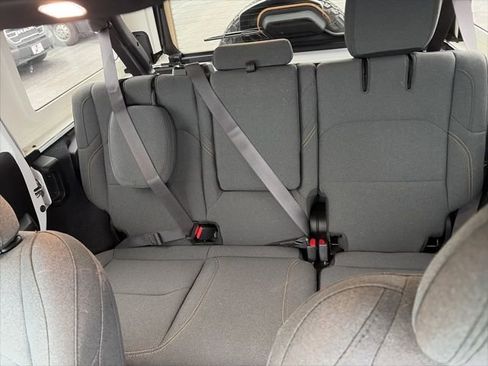 Used 2024 Jeep Wrangler Unlimited image 15