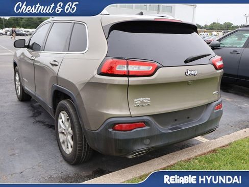 Used 2017 Jeep Cherokee Latitude w/ Comfort/Convenience Group AWD/4WD image 15