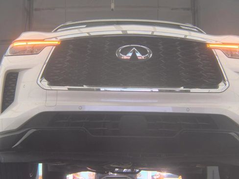 Certified 2023 INFINITI QX60 Luxe w/ Performance Audio Package image 3