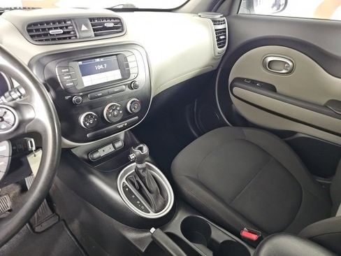 Used 2019 Kia Soul Base image 19
