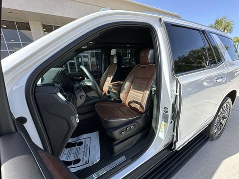 Used 2023 GMC Yukon Denali Ultimate AWD/4WD image 19