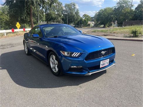 Used 2017 Ford Mustang Coupe RWD image 3