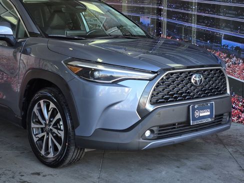 Certified 2023 Toyota Corolla Cross XLE image 2