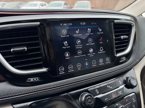 Used 2020 Chrysler Pacifica Limited FWD image 29