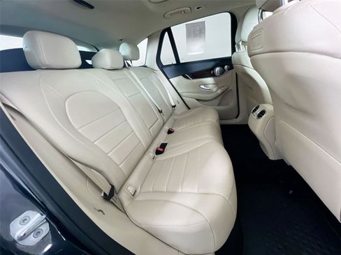 Used 2018 Mercedes-Benz GLC 300 4MATIC image 24
