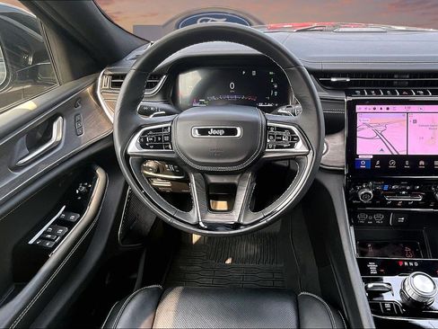 Used 2025 Jeep Grand Cherokee Overland w/ Advanced Protech Group III AWD/4WD image 5