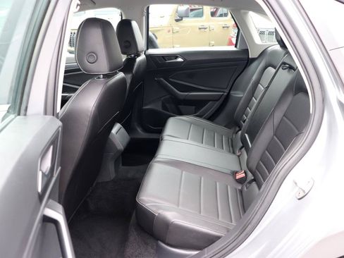 Used 2024 Volkswagen Jetta SE FWD image 12