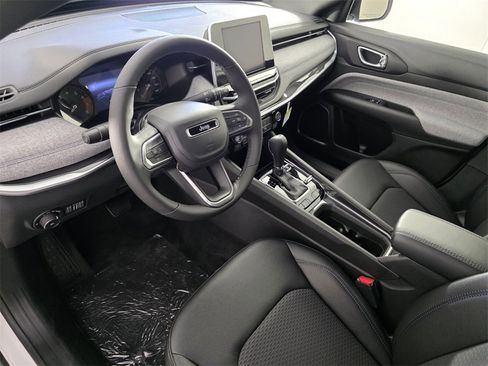 New 2026 Jeep Compass Latitude image 11