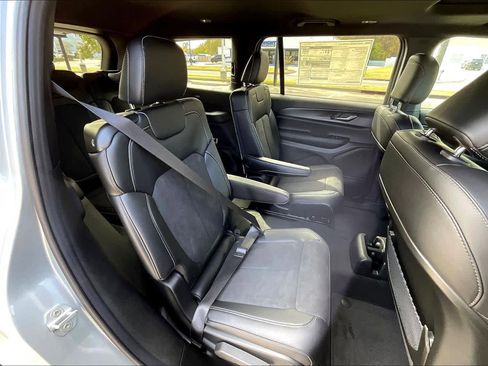 New 2025 Jeep Grand Cherokee L Altitude image 21