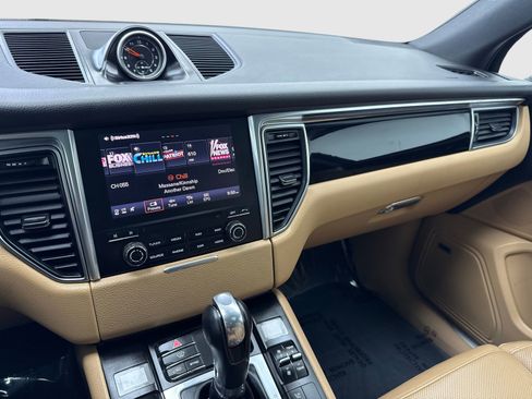 Used 2018 Porsche Macan S AWD/4WD image 23