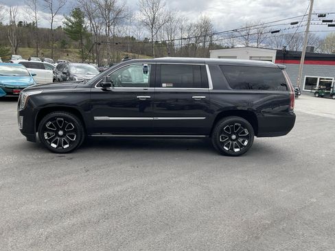 Used 2019 Cadillac Escalade ESV Platinum AWD/4WD image 2