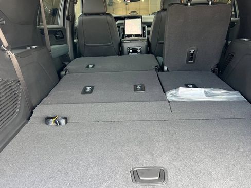 New 2026 GMC Yukon AT4 AWD/4WD image 13