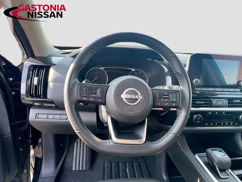 Used 2024 Nissan Pathfinder SV image 14