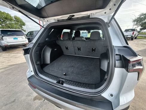 Used 2026 Chevrolet Equinox LT FWD image 25