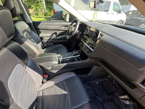 Used 2024 Nissan Pathfinder Platinum w/ Cargo Package AWD/4WD image 11