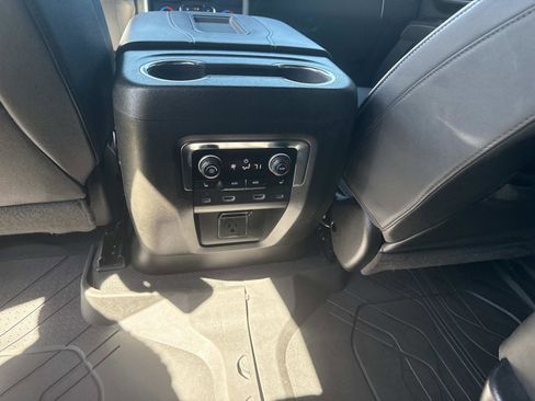 Used 2023 Chevrolet Tahoe Premier AWD/4WD image 17