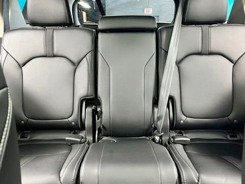 Used 2025 Honda Pilot Touring image 12