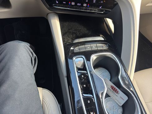 Used 2022 Buick Envision Essence w/ Technology Package I image 13