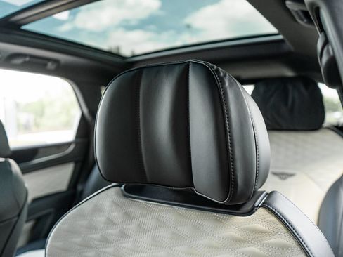 Certified 2026 Bentley Bentayga Speed AWD/4WD image 28