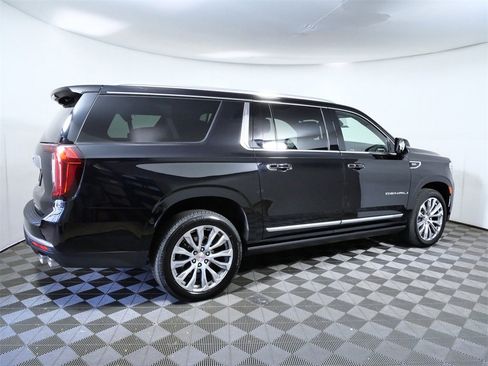 Used 2022 GMC Yukon XL Denali image 9
