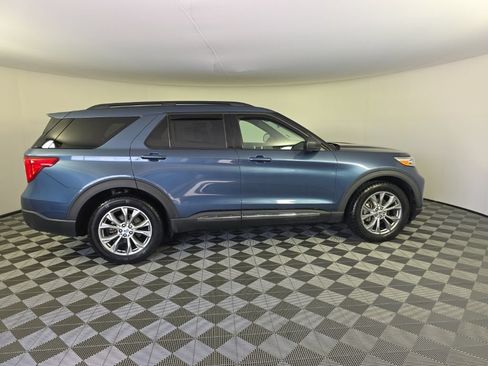Used 2020 Ford Explorer XLT w/ Equipment Group 202A AWD/4WD image 6
